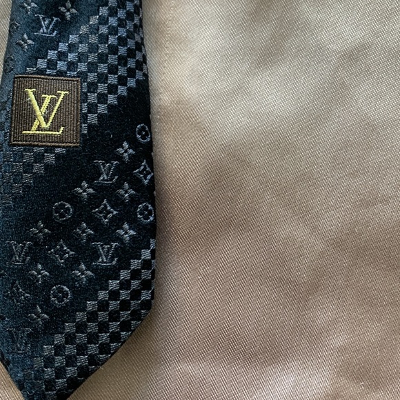 Louis Vuitton tie - Picture 2 of 6